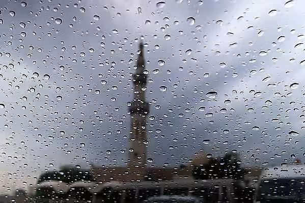 UAE Forecast: Afternoon Showers and Rising Temperatures with Dusty Winds